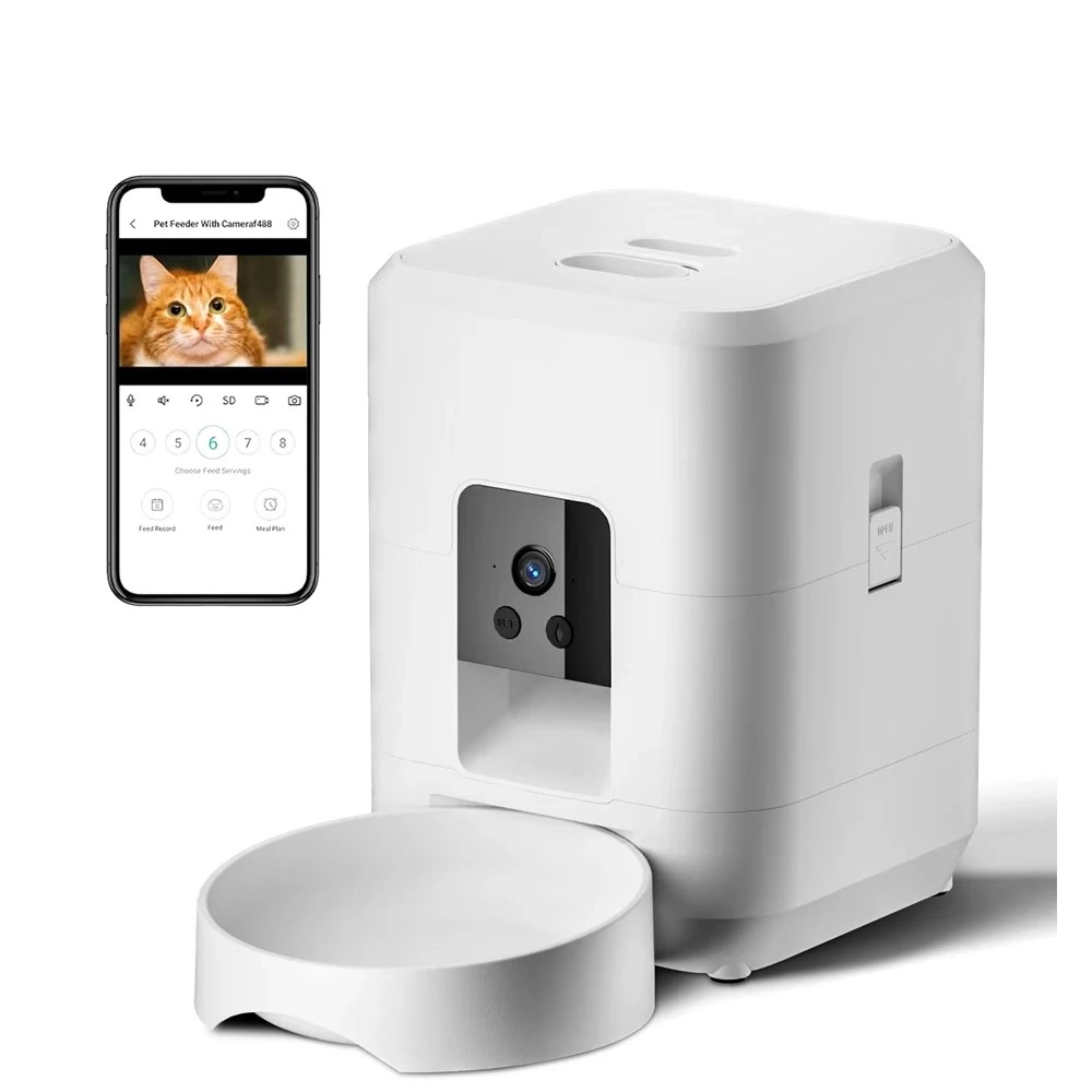 Nourrisseur automatique chat blanc avec caméra et écran app mobile sur fond blanc