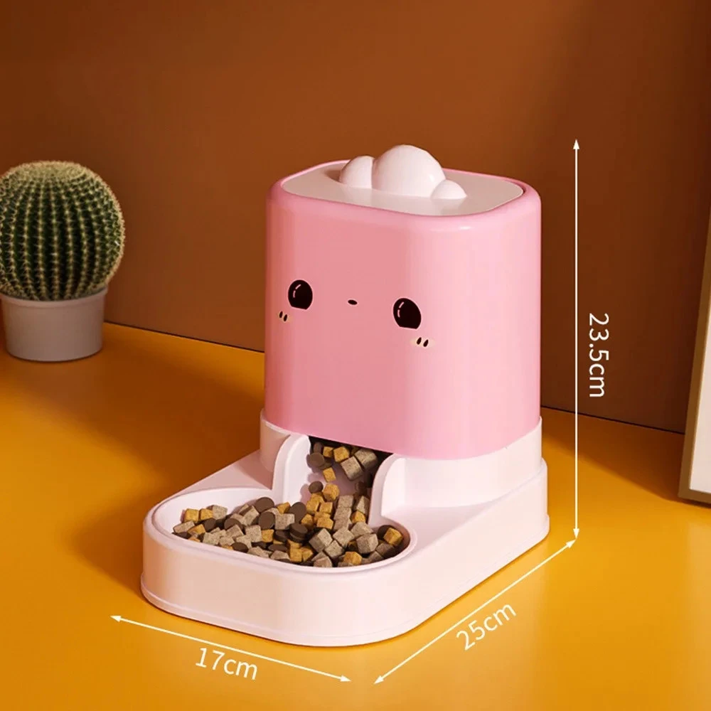 Distributeur croquettes automatique rose avec gamelle et croquettes visibles, dimensions annotées