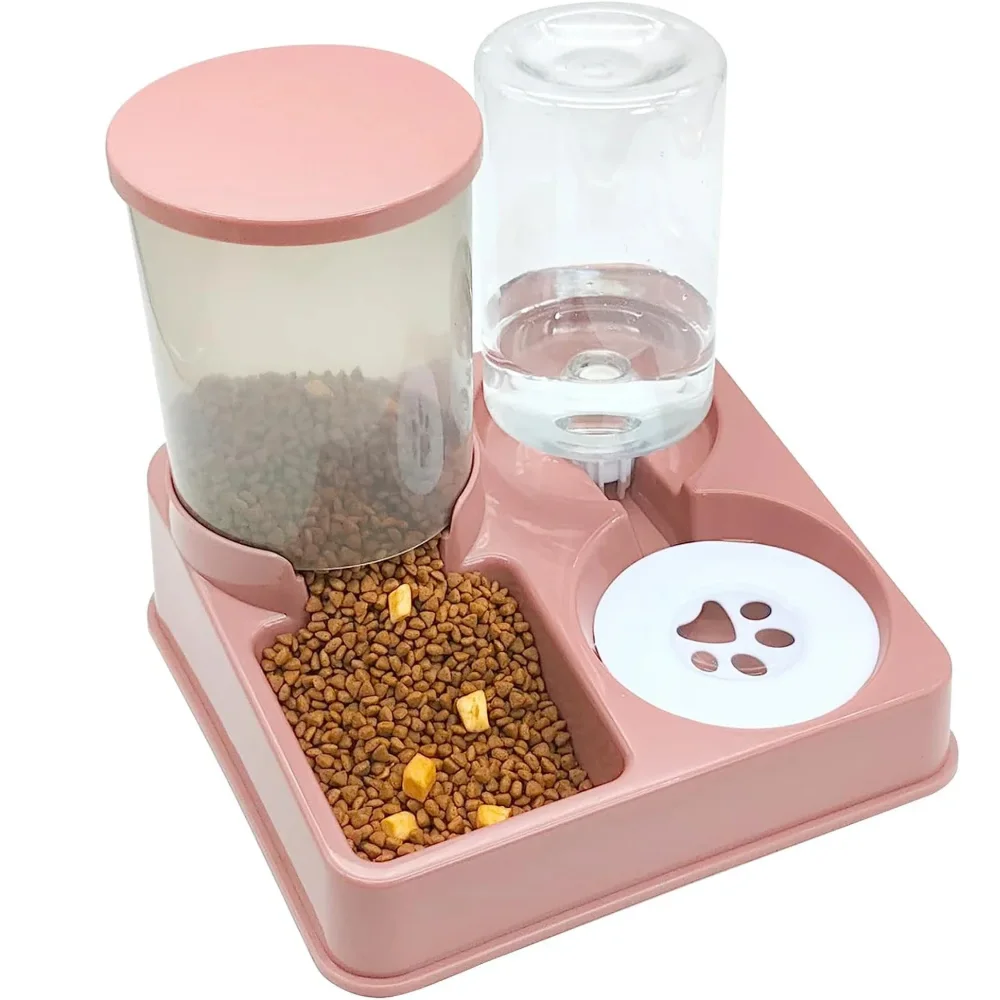 Distributeur combiné rose croquettes et eau pour chat sur fond blanc