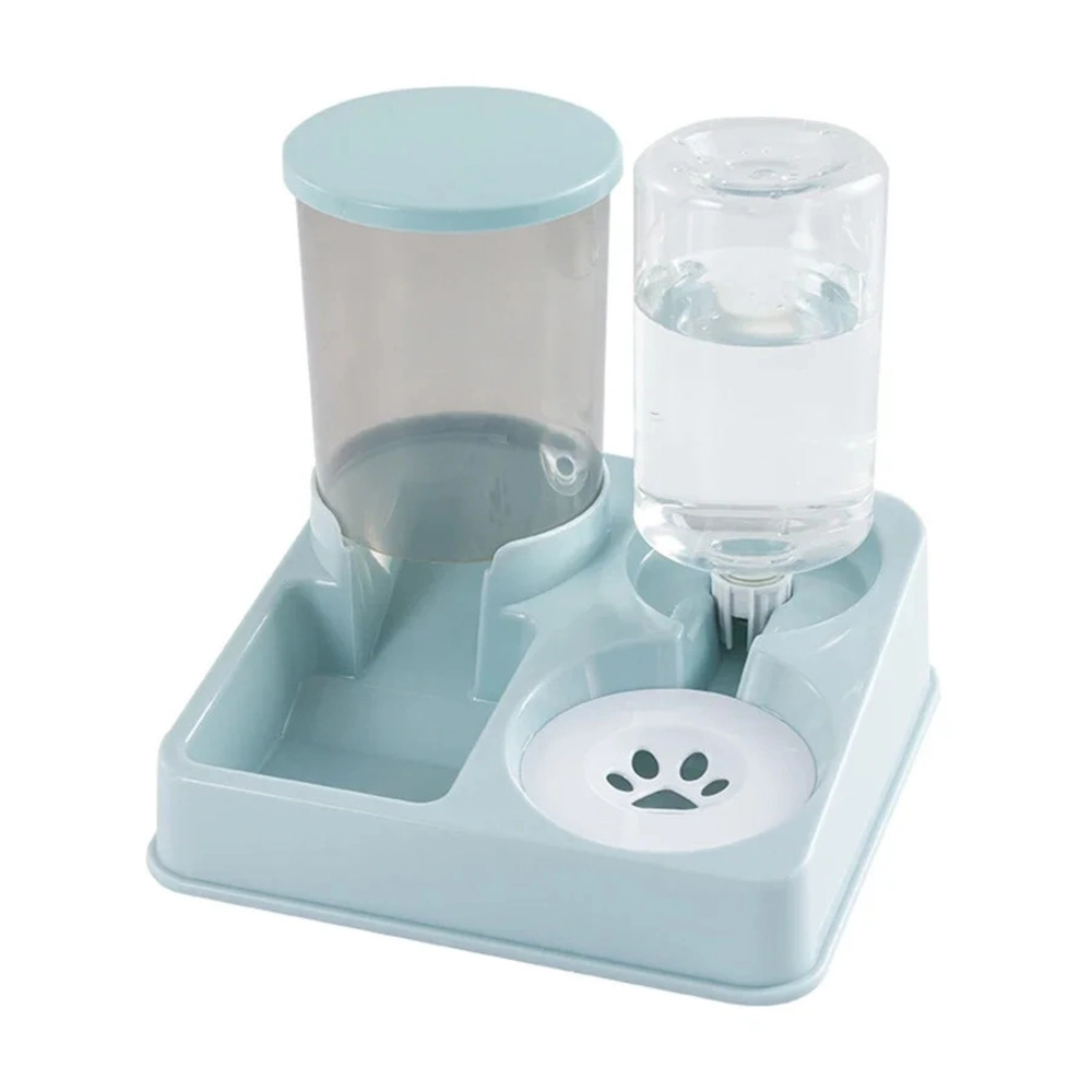 Distributeur automatique bleu clair nourriture et eau pour chat fond blanc