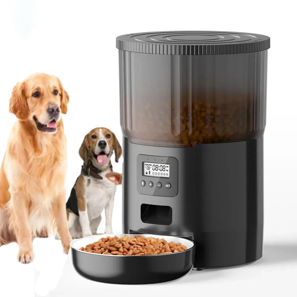 Distributeur automatique noir avec écran LCD, deux chiens de races différentes assis à côté