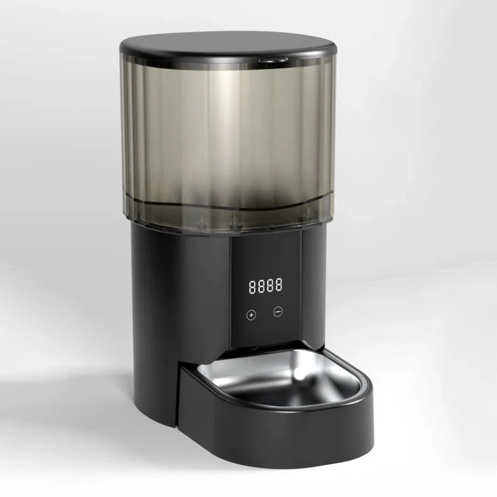 Nourrisseur automatique pour chat noir mat avec réservoir translucide et bol inox amovible, vue de face droite