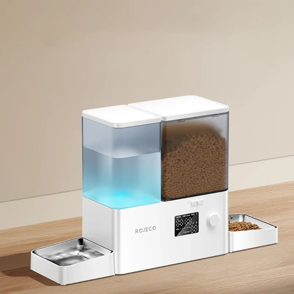 Distributeur Rojeco vu de trois quarts, réservoir eau bleuté et réservoir croquettes, gamelle inox à droite