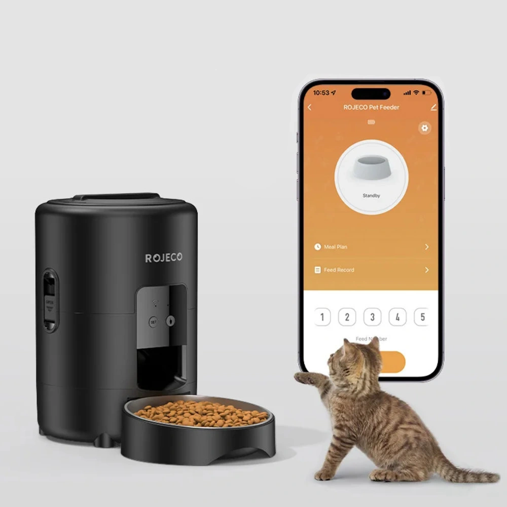 Distributeur croquette connecté Rojeco noir avec application mobile et chaton curieux