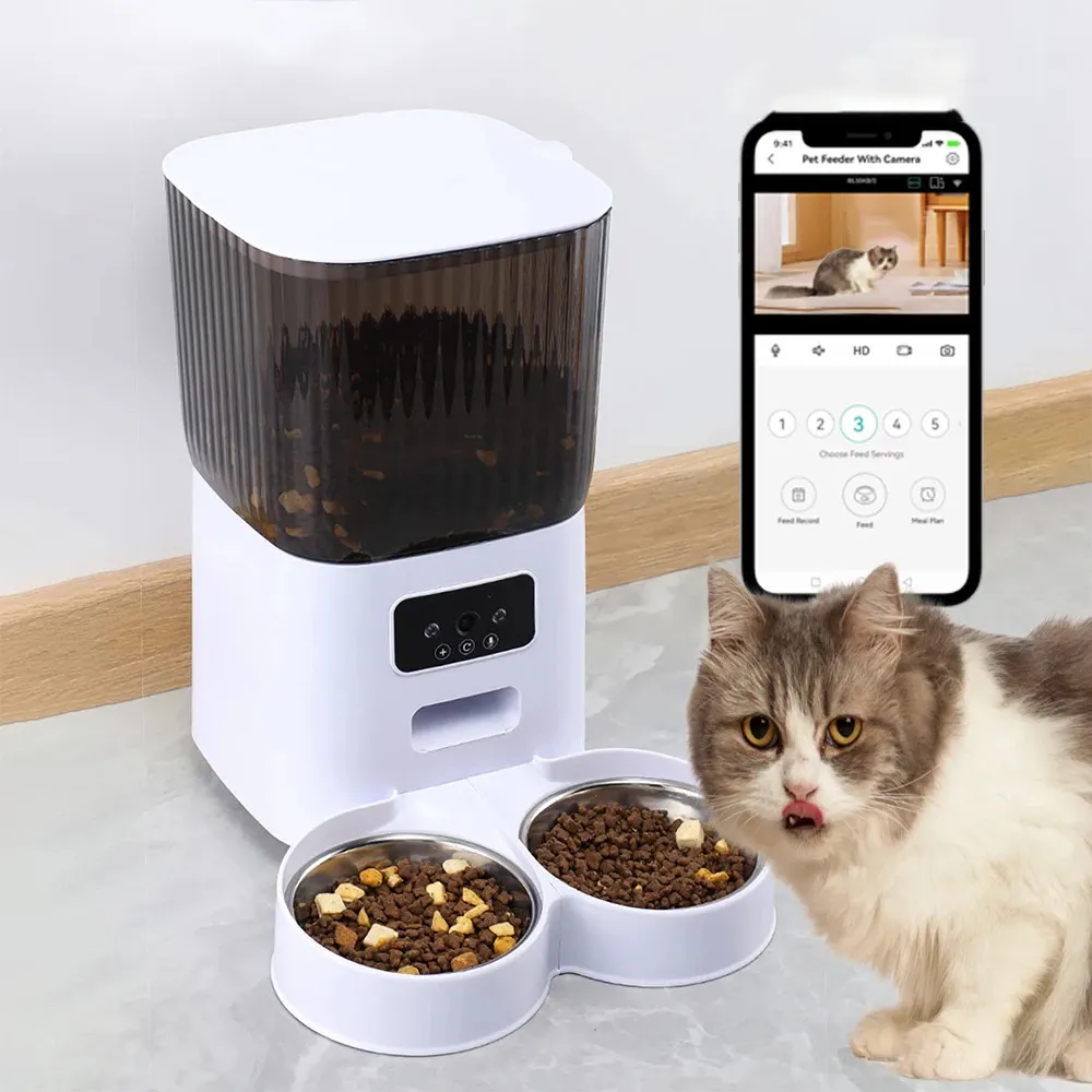 Distributeur croquette caméra pour chat avec application mobile montrant les réglages de portions et d'horaires