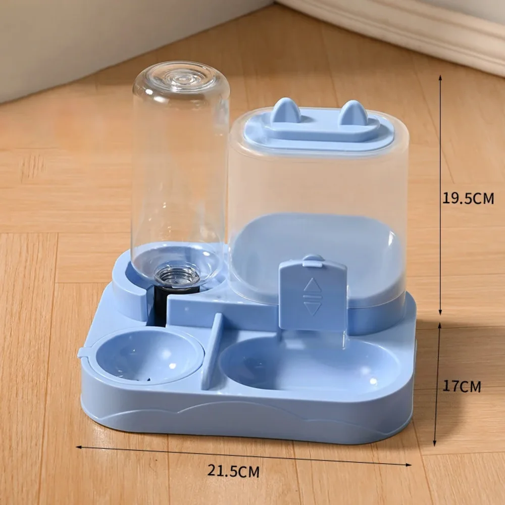 Distributeur automatique chat coloris bleu ciel deux gamelles fond plancher bois
