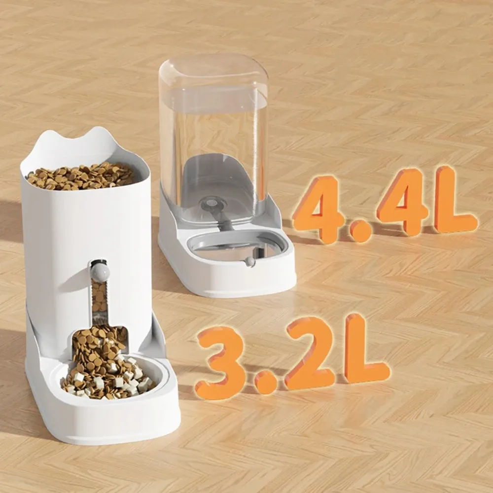 Vue de face du distributeur croquettes 3,2 L et fontaine eau 4,4 L pour chat