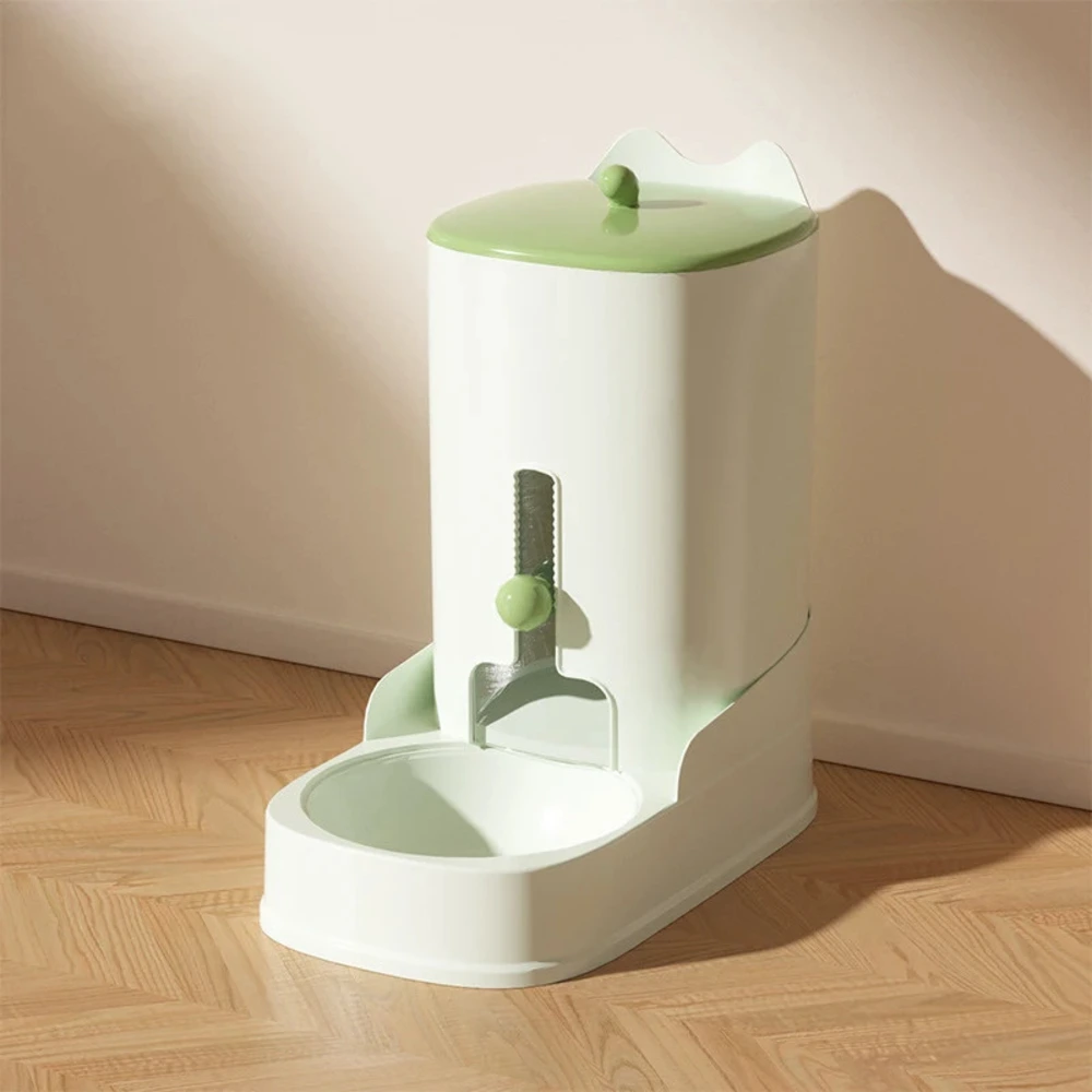 Distributeur croquettes pour chat coloris vert, gamelle intégrée, vue de face